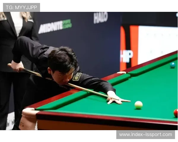 斯诺克大师赛首日:卫冕冠军惊险晋级,新星爆冷出局